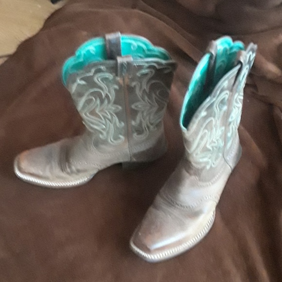Boots - Picture 2 of 3